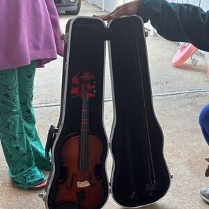 Elegant Brown Violin with Case